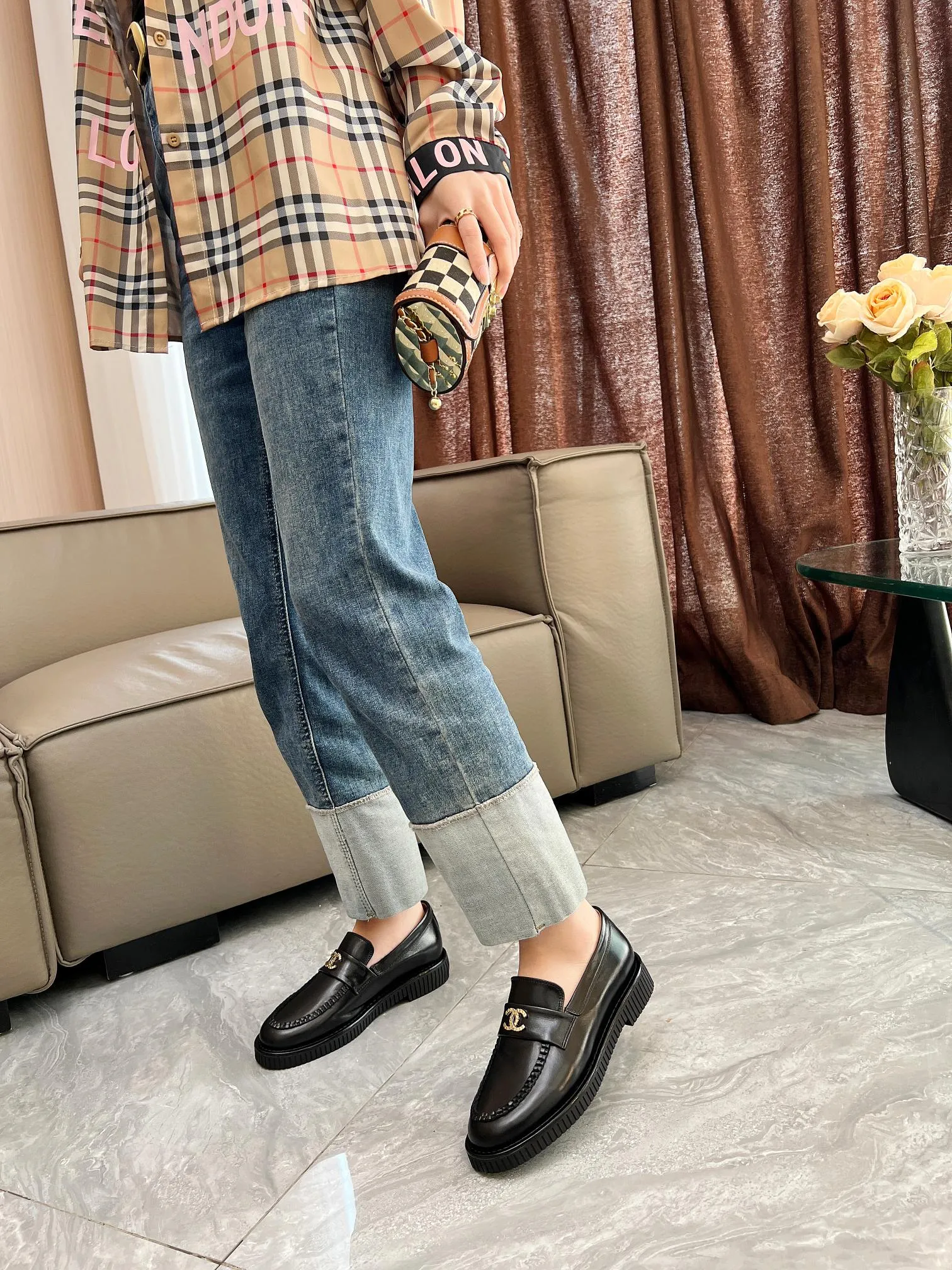 💕💕Factory direct selling price p540💕💕 CHANEL Loafers Chanel2025 Chanel's latest 🆕loafers, unique craftsmanship. Versatile and slimming, paired with helloketty bow accessories, these are loafers and socks that are very attractive. They look great with any combination! Upper: Imported calfskin, oil leather Lining: Mixed sheepskin Outsole: Italian genuine leather injection molded outsole Heel height: 2cm Size: 35-40 (40. Customization is not returnable)